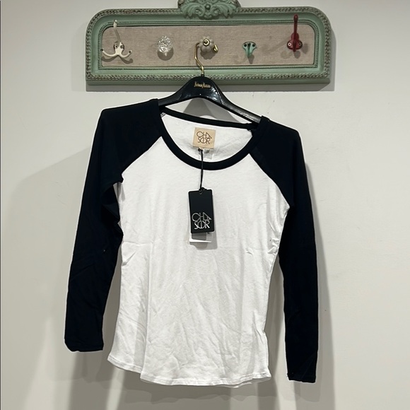 Chaser Tops - Chaser color-block Black and White Long Sleeve baseball T-shirt new size small